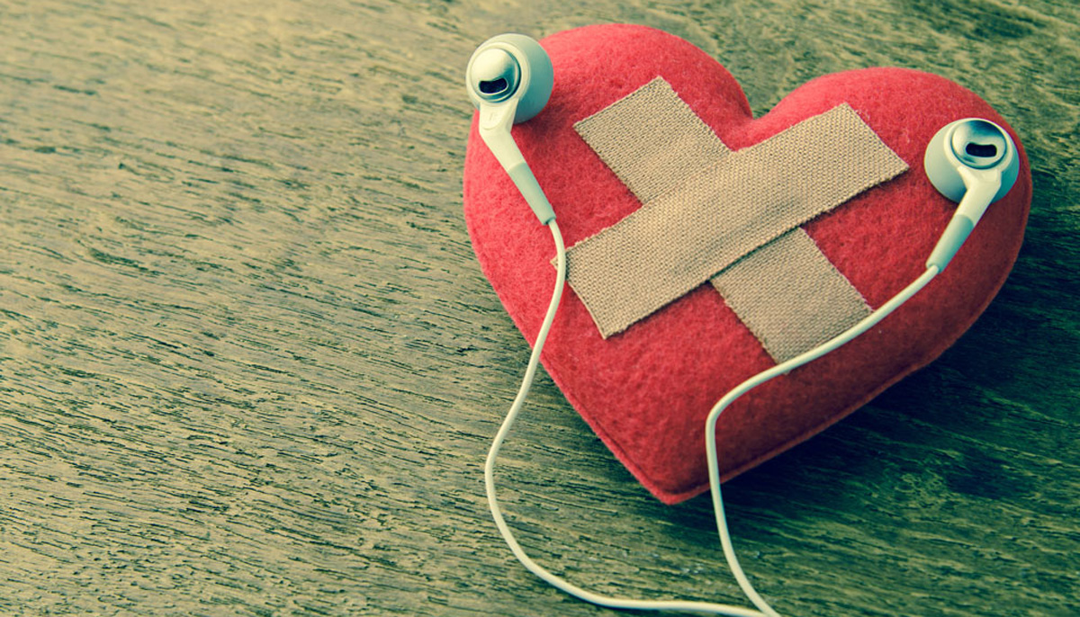 Музичка плејлиста како лек против скршено срце: 11 песни што ќе ви помогнат да го преболите бившиот