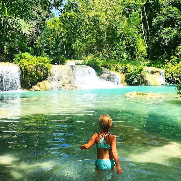 Една мајка ја напуштила нејзината работа за да прошета низ светот со нејзината 5-годишна ќерка