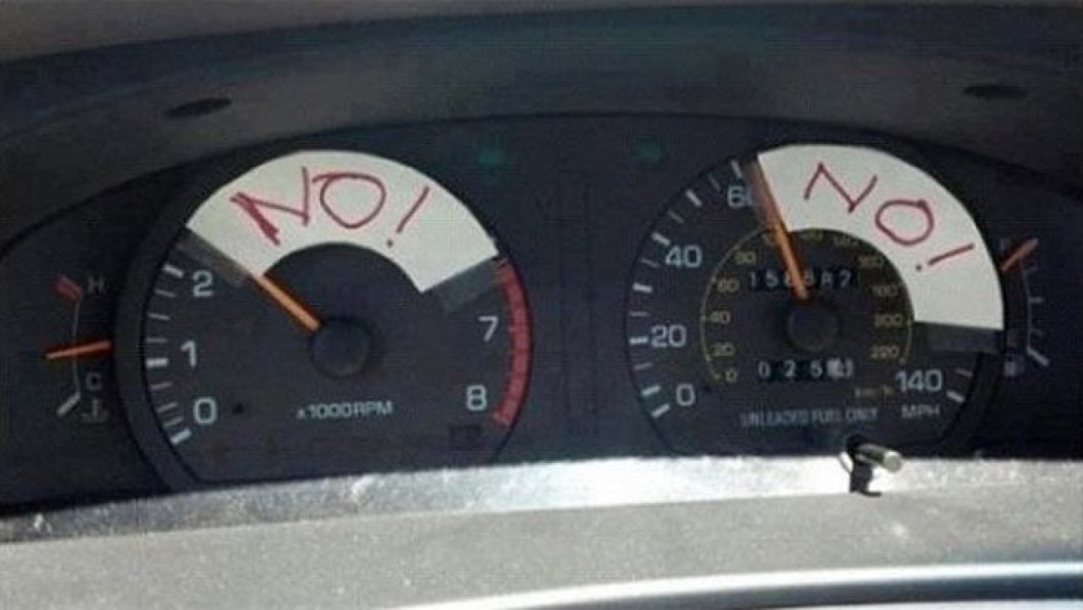 Овие родители имаат навистина одлична смисла за хумор