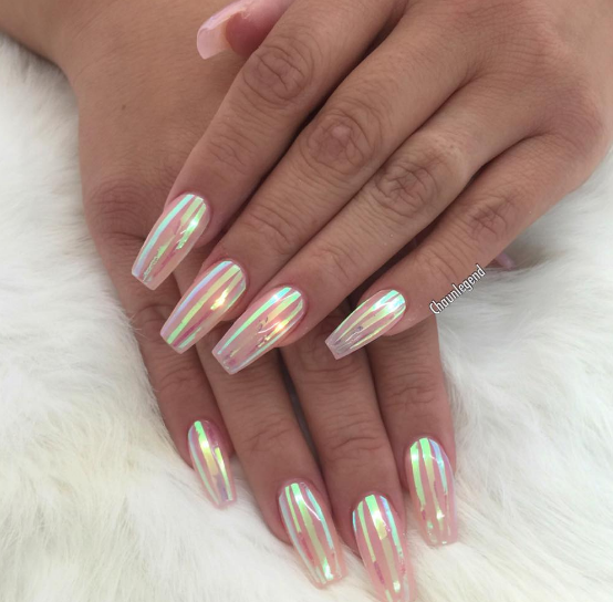 12-manikir-inspiriran-od-staklenite-chevlichki-na-pepelashka-www.kafepauza.mk_