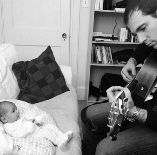 Прекрасни фотографии кои ја покажуваат поврзаноста на таткото со нивните деца