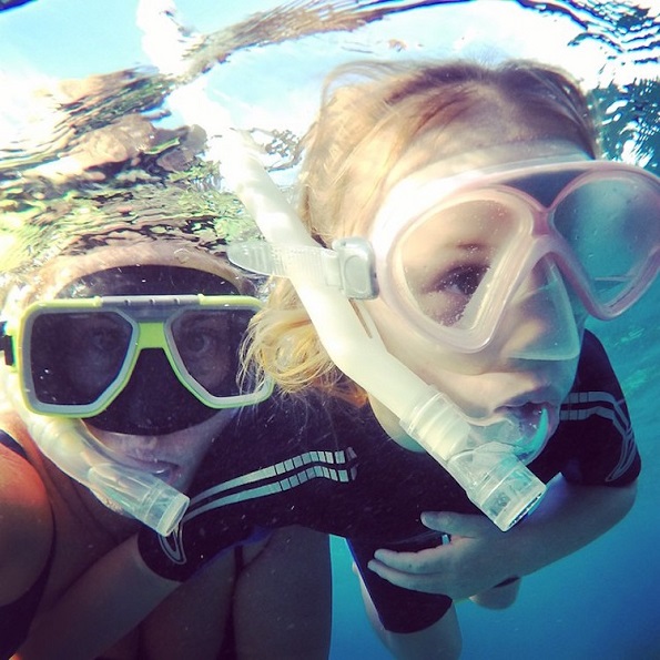 Една мајка ја напуштила нејзината работа за да прошета низ светот со нејзината 5-годишна ќерка