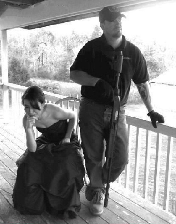 Овие родители имаат навистина одлична смисла за хумор