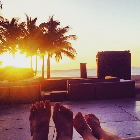 Една мајка ја напуштила нејзината работа за да прошета низ светот со нејзината 5-годишна ќерка