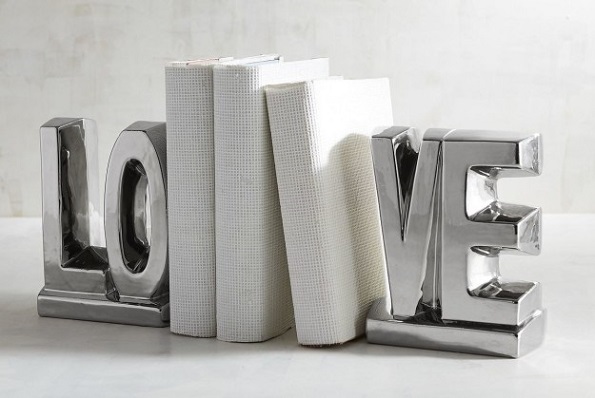 Интересни и необични начини да ги организирате книгите во вашиот дом