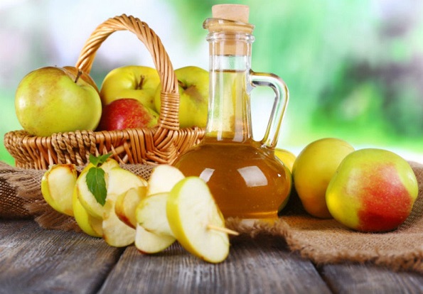 Јаболков оцет: 5 вистини кои мора да ги знаете ако го пиете со цел да ослабите