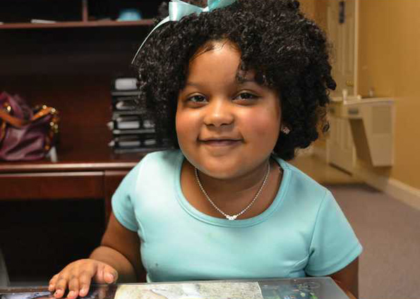 Запознајте ја Делија: 4-годишно девојче кое има прочитано 1.000 книги!