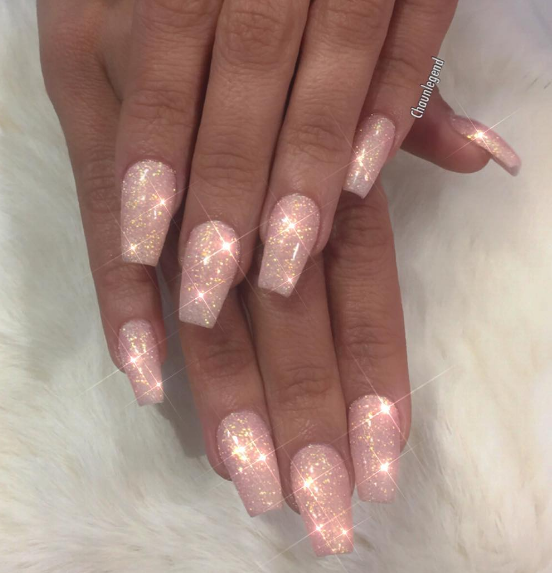 6-manikir-inspiriran-od-staklenite-chevlichki-na-pepelashka-www.kafepauza.mk_