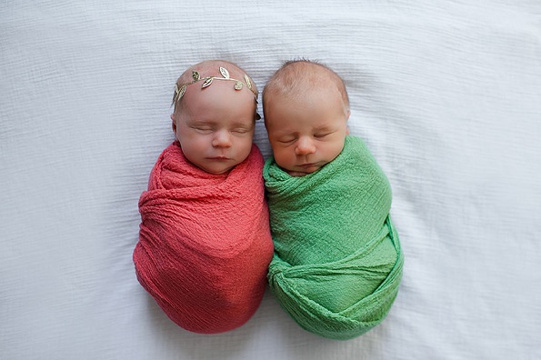 Емоционална фотосесија на новородени близнаци, од кои на едниот од нив не му останува уште долго време за живеење
