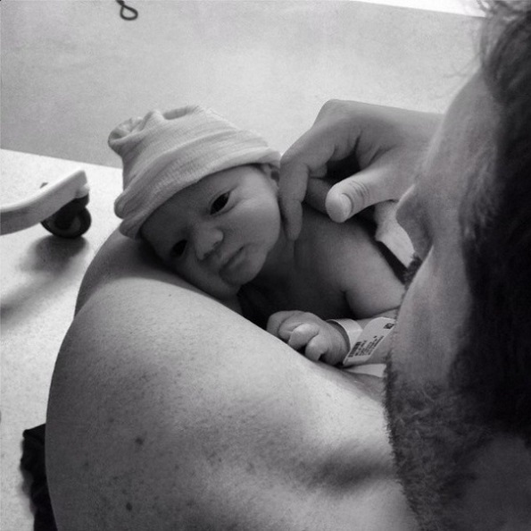 Прекрасни фотографии кои ја покажуваат поврзаноста на таткото со нивните деца