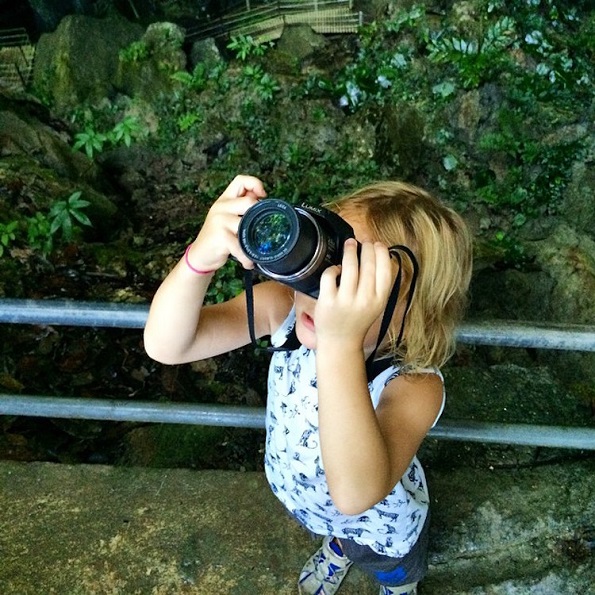 Една мајка ја напуштила нејзината работа за да прошета низ светот со нејзината 5-годишна ќерка