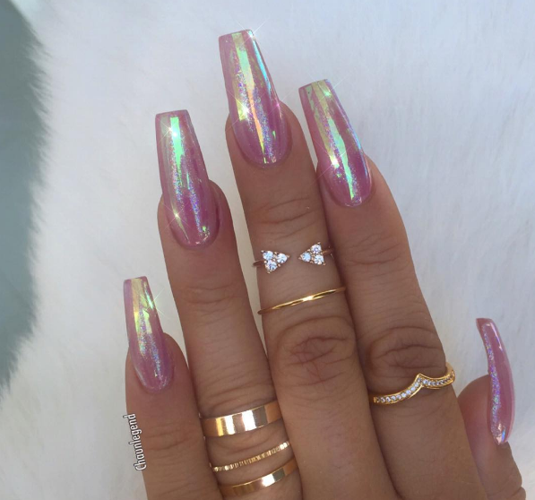 9-manikir-inspiriran-od-staklenite-chevlichki-na-pepelashka-www.kafepauza.mk_