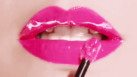 Читање од усни: Бојата на кармин која ја носите на првиот состанок ги открива вашите љубовни намери