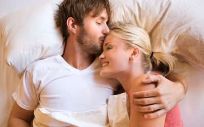 Какво влијание имаат навиките на спиење на вашата љубовна врска?