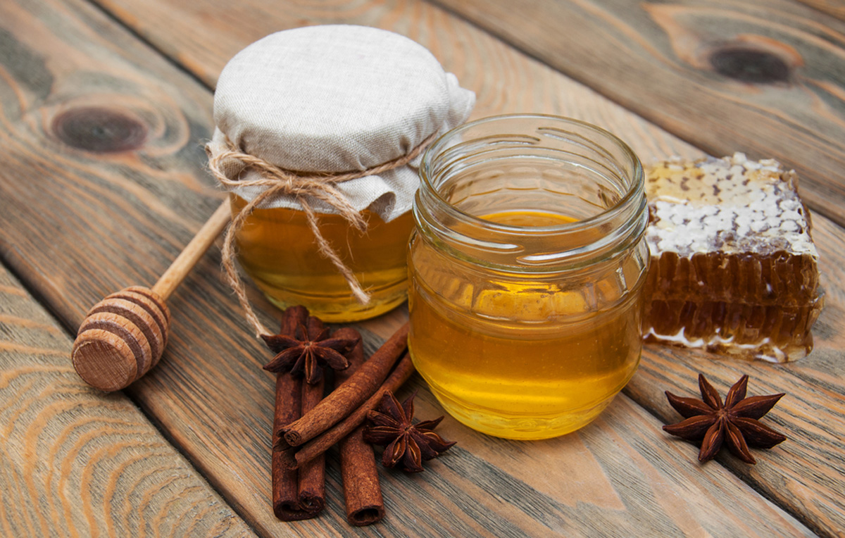 Мед и цимет: Волшебна комбинација која ќе ви го промени животот ако ја консумирате навечер