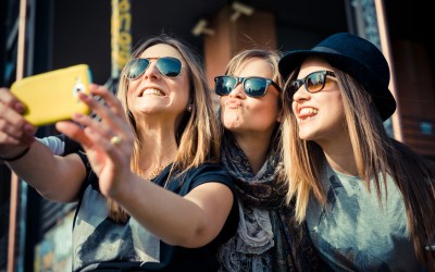 Со кого си, таков си: Зошто треба внимателно да ги одбирате вашите пријатели?