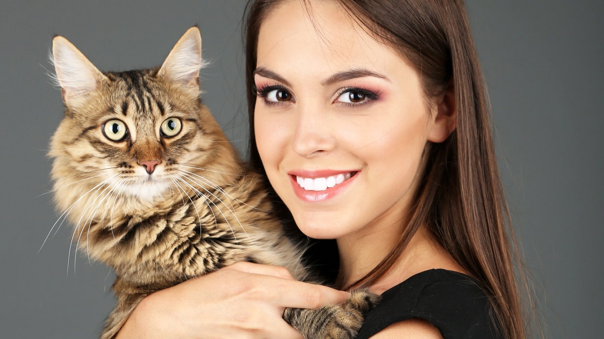 Знаете ли зошто мачките повеќе се наклонети кон жените?