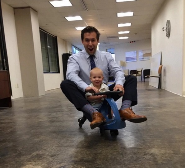 12 мажи покажуваат дека да се биде татко е најдобрата работа во светот