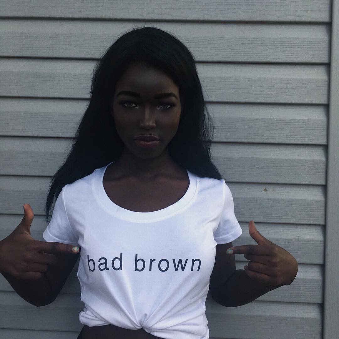 2-taa-gi-zapali-socijalnite-mrezhi-ja-narekuvaat-crna-barbika-a-i-se-nasmevnuva-svetska-kariera-www.kafepauza.mk_