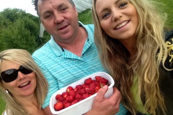 Момче постојано се обидува да ја натера девојката да се заљуби во него, откако таа добила амнезија