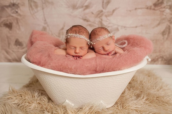 Ќе ви го стоплат срцето: Мајка споделува фотографии од нивните два пара близнаци