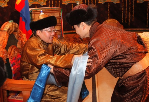 Како се поздравуваат луѓето во различни земји?