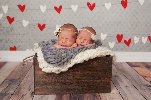 Ќе ви го стоплат срцето: Мајка споделува фотографии од нивните два пара близнаци