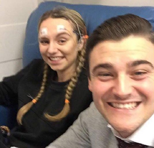 Момче постојано се обидува да ја натера девојката да се заљуби во него, откако таа добила амнезија