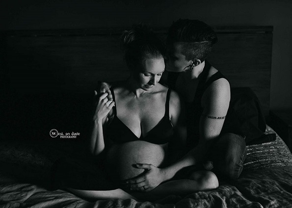 Ќе ви го стоплат срцето: Мајка споделува фотографии од нивните два пара близнаци