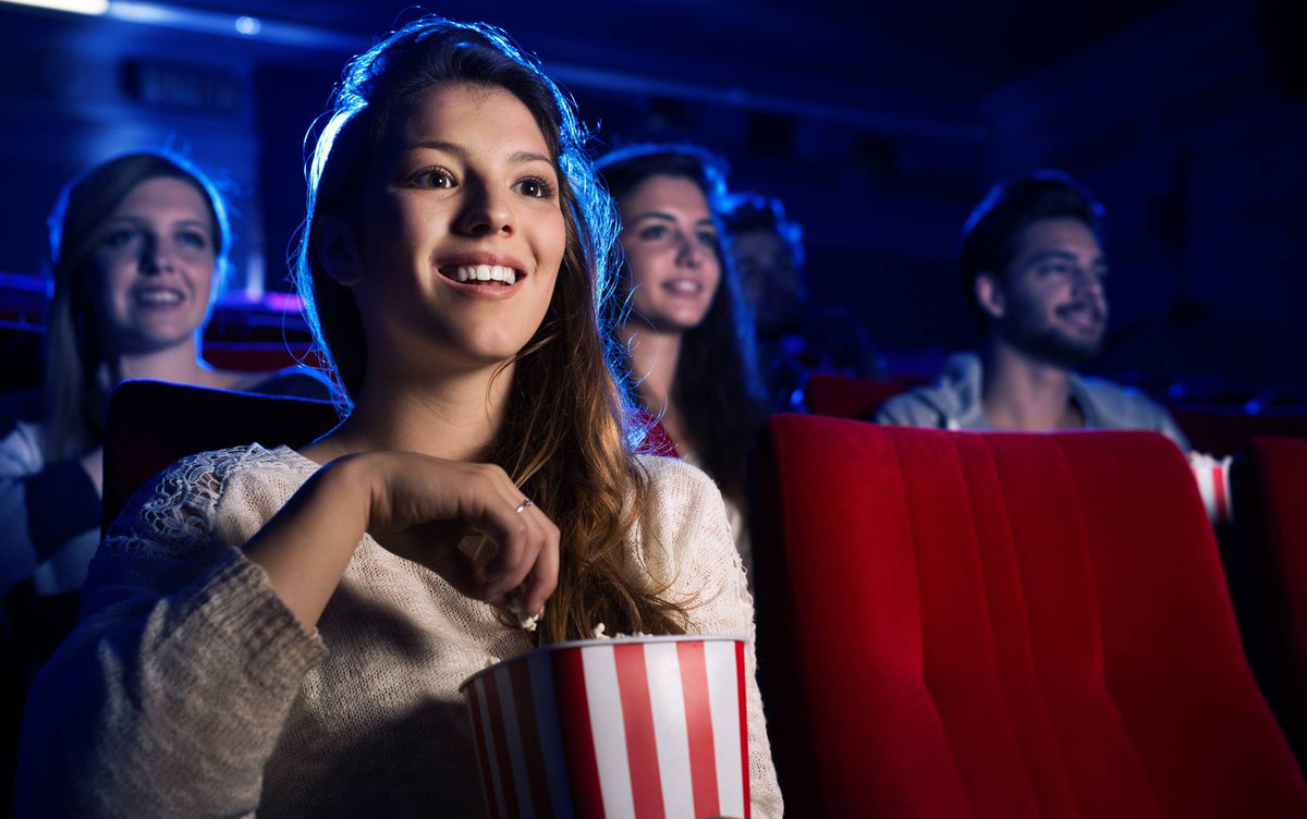 Што јадат луѓето во кината ширум светот наместо пуканки?