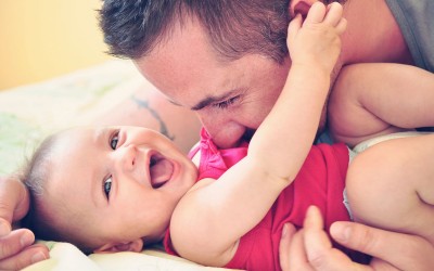 10 мисли што му поминуваат низ глава на секој маж кога ќе дознае дека ќе стане татко