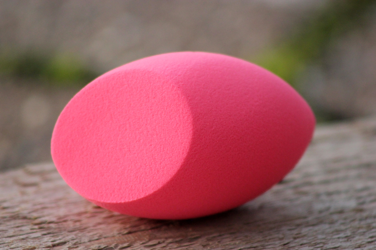 Јаболко? Тампон? Момците се обидуваат да одговорат што гледаат на оваа фотографија