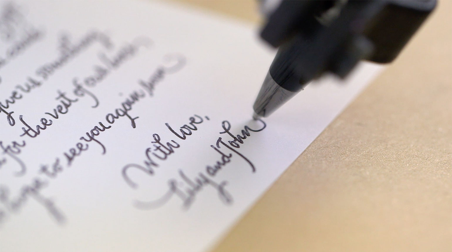 1-odlichni-trikovi-koi-kje-vi-pomognat-da-go-popravite-vashiot-rakopis-www.kafepauza.mk_