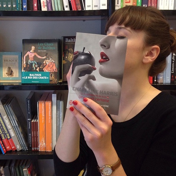 Забавни фотографии: Еве што прават вработените во книжарницата кога им е досадно