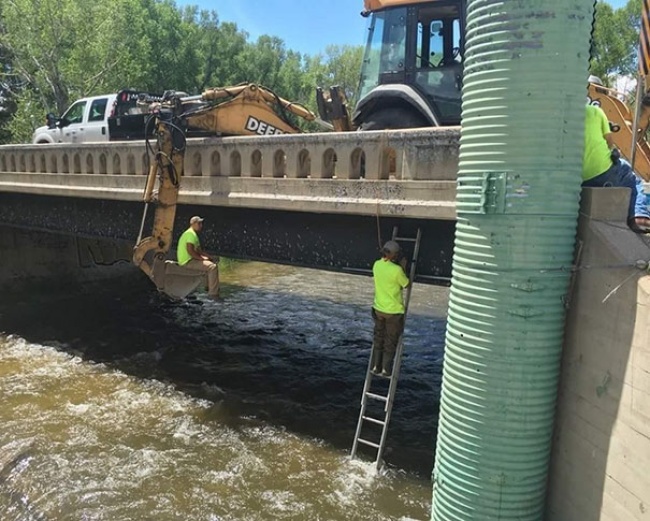 (11) Овие фотографии ни покажуваат зошто жените живеат подолго од мажите!