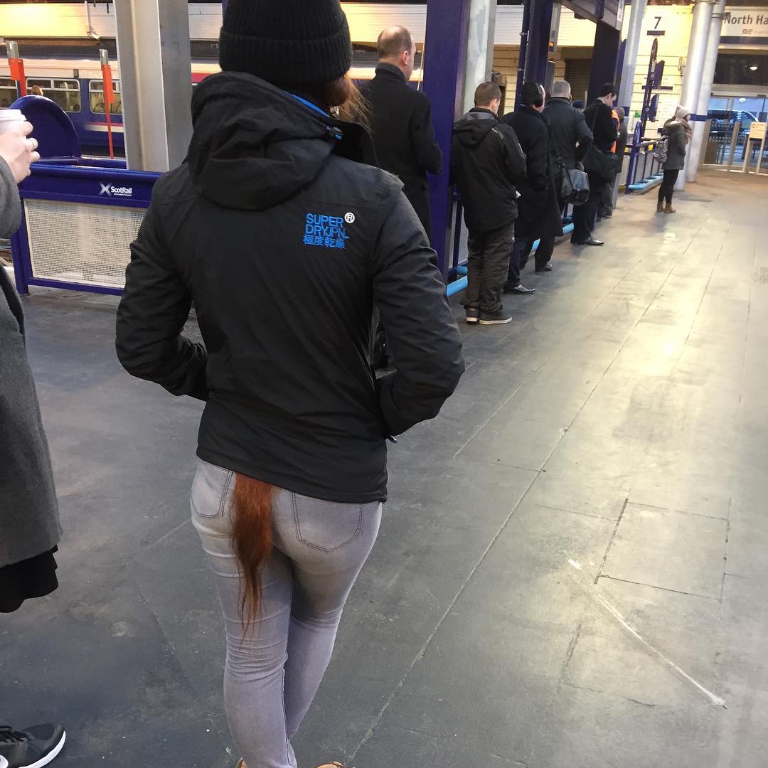 (11) Само девојките со долги коси можат да ги разберат овие секојдневни проблеми