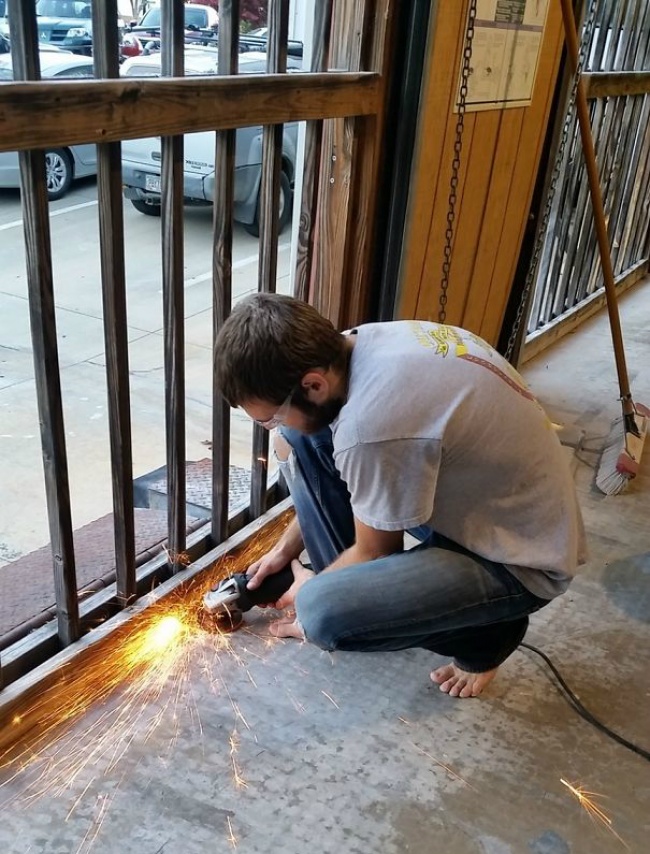 (18) Овие фотографии ни покажуваат зошто жените живеат подолго од мажите!