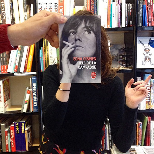 Забавни фотографии: Еве што прават вработените во книжарницата кога им е досадно