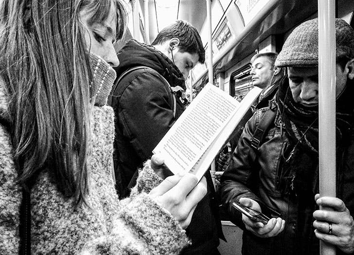 (2) Како да стекнете навика да читате по една книга месечно?