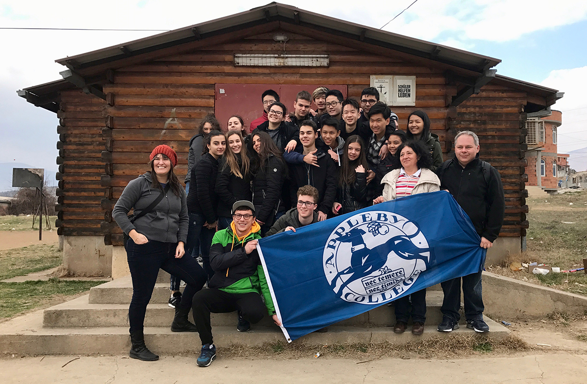 (3) Канадски ученици кои се движат по патот на мигрантите пристигнаа и во Македонија