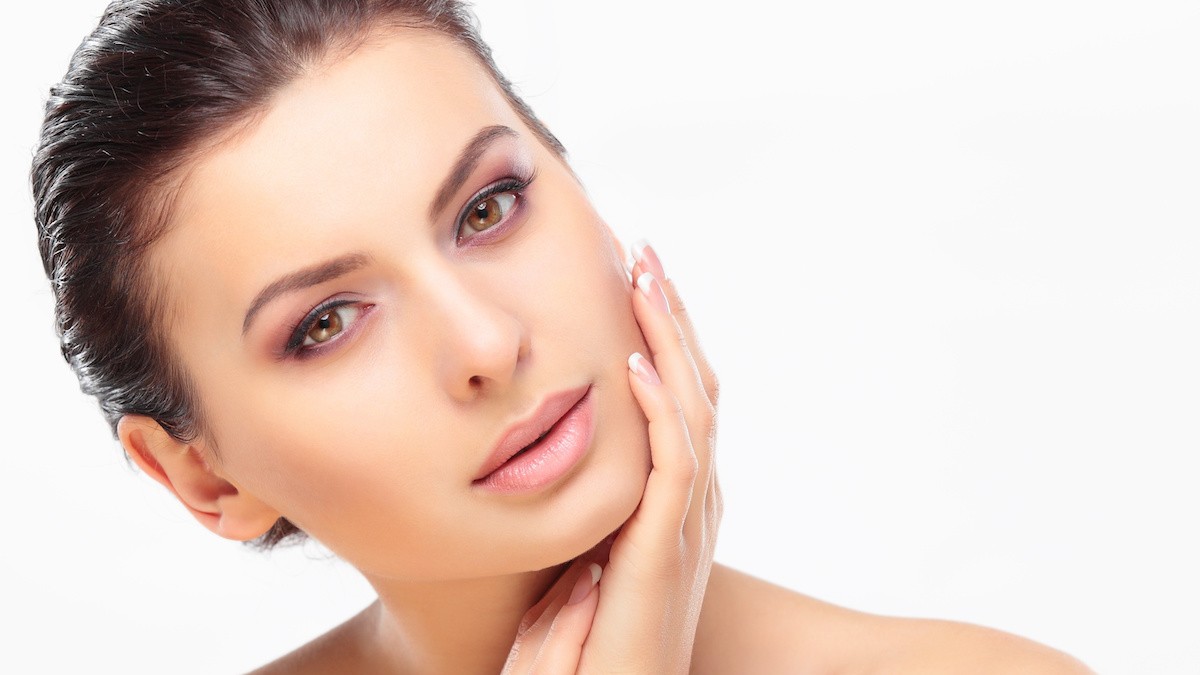 Природна маска која ќе ви помогне да се ослободите од дамките и лузните на лицето