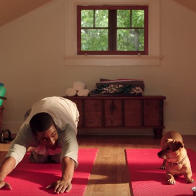 Како изгледа кога вие и вашето куче се подготвувате да го започнете денот на истиот начин?