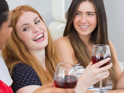 Пиењето вино ја подобрува мозочната функција повеќе од која било друга активност!