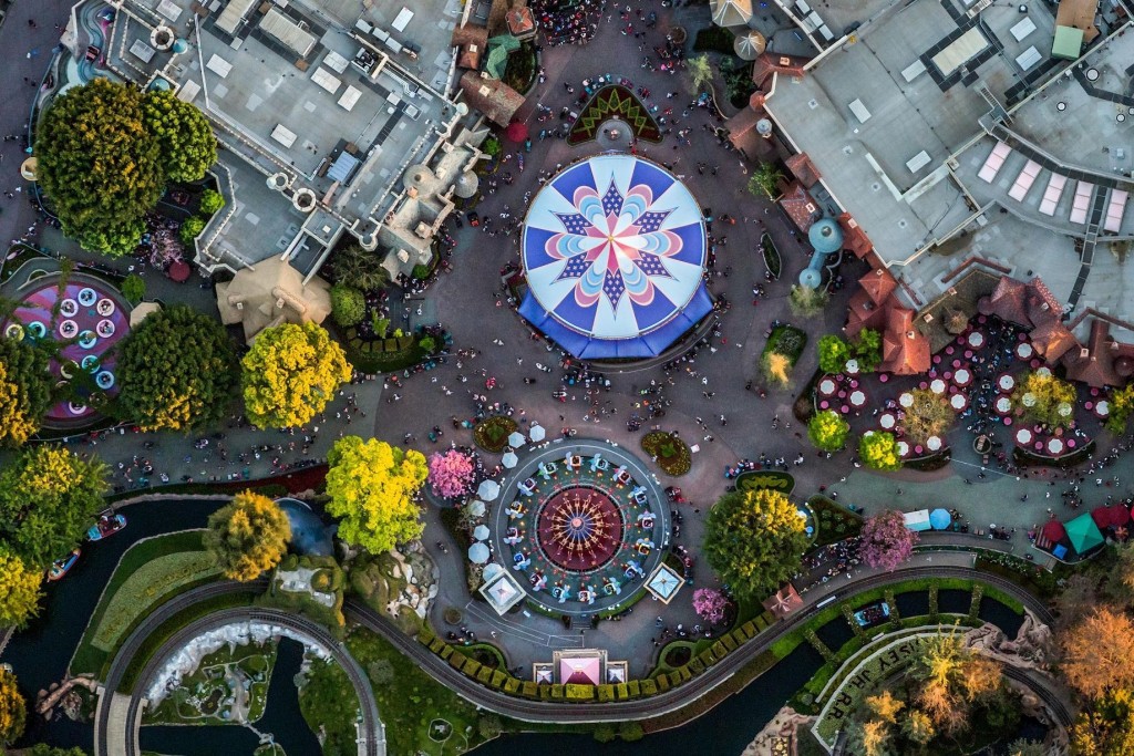 (13)poglednete-kako-izgleda-diznilend-od-ptichja-perspektiva-kafepauza.mk