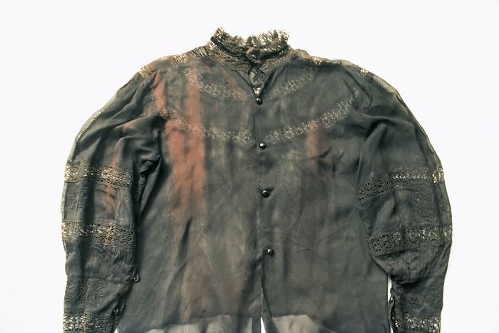 (23)skrieniot-garderober-na-frida-kalo-otveren-posle-rechisi-50-godini-kafepauza.mk