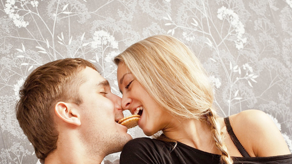 Науката открива: Зошто се бакнуваме за да покажеме љубов?
