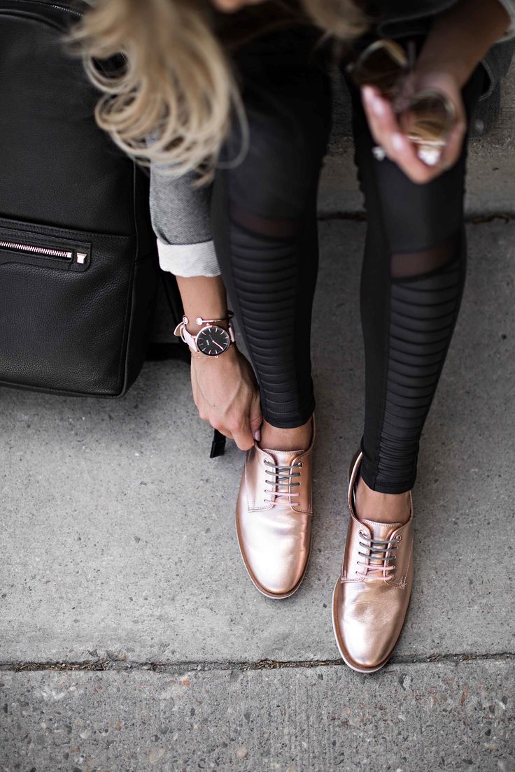 6-predlozi-i-idei-kako-da-gi-nosite-mashkite-obuvki-na-zhenstven-nachin-www.kafepauza.mk_