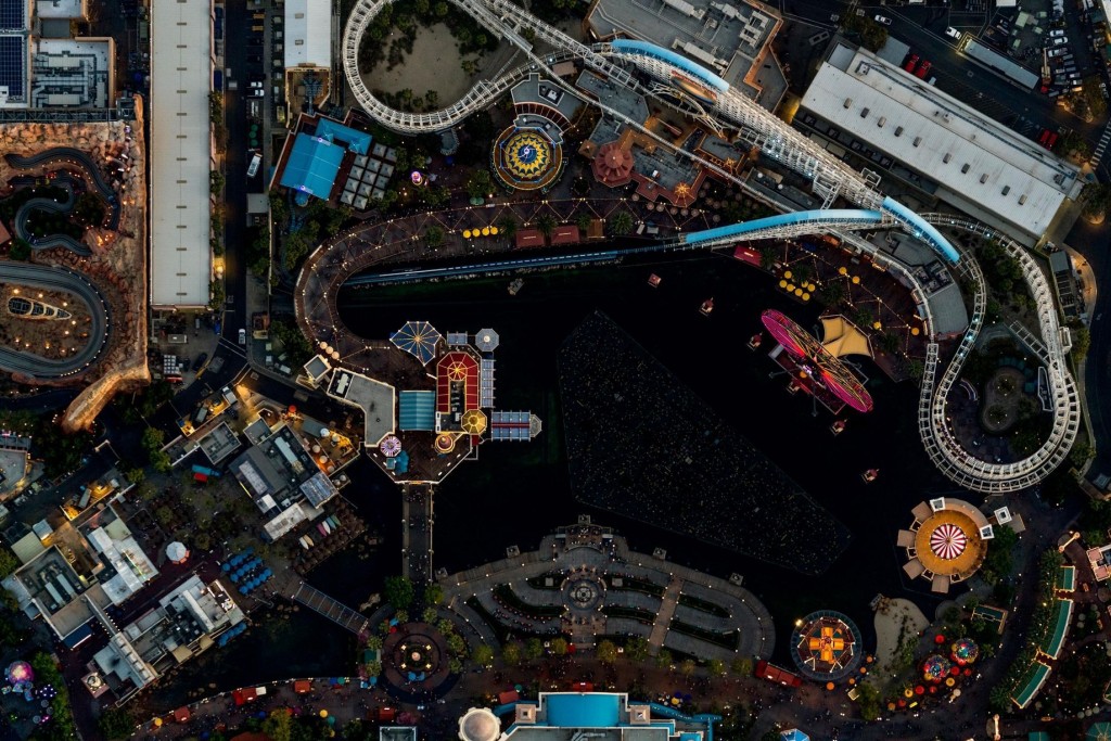 (9)poglednete-kako-izgleda-diznilend-od-ptichja-perspektiva-kafepauza.mk