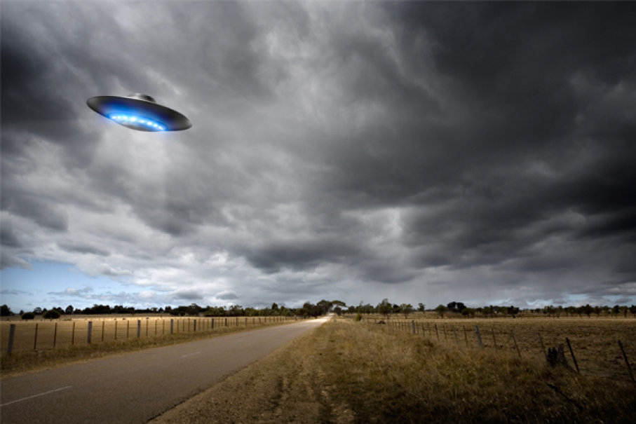 (2)10-teorii-na-zagovor-od-area-51-kafepauza.mk