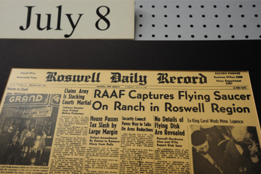 (3)10-teorii-na-zagovor-od-area-51-kafepauza.mk